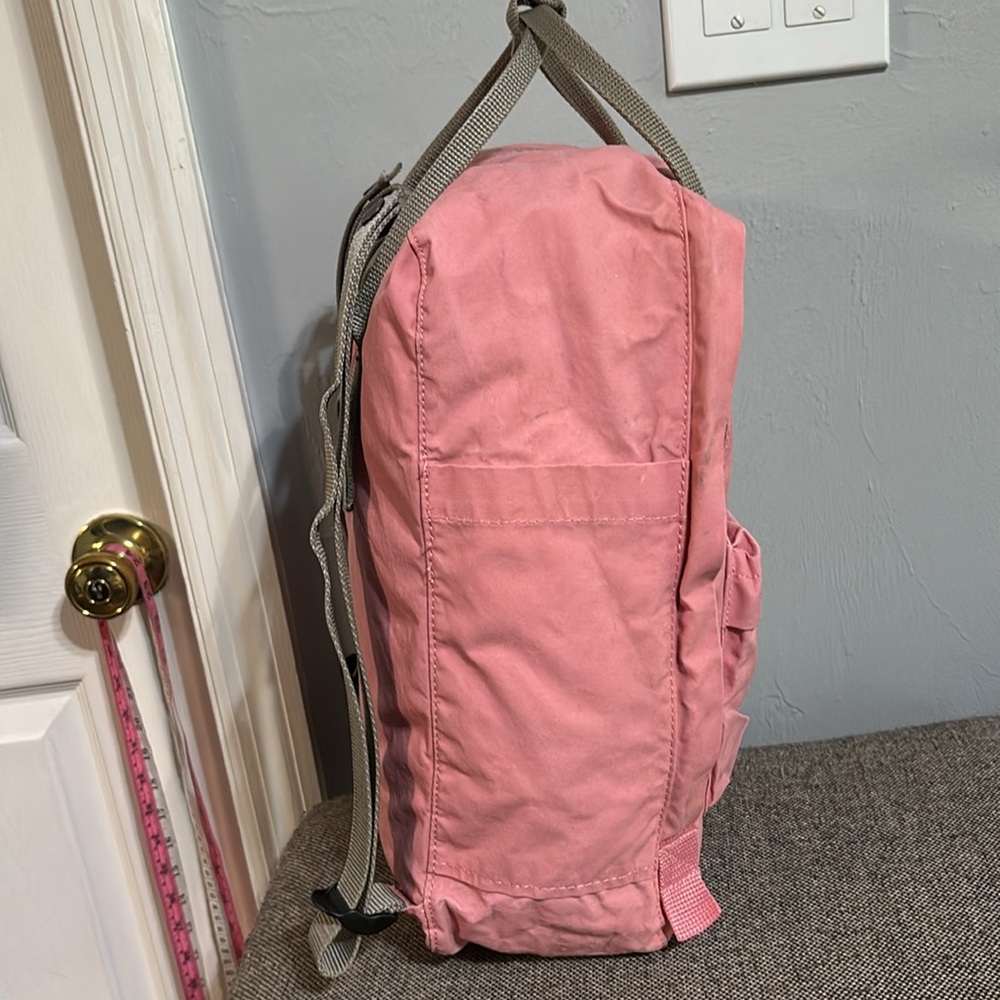 Fjällräven Kånken Pink Backpack - Picture 2 of 16